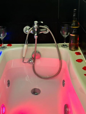 Golden Blue jacuzzi